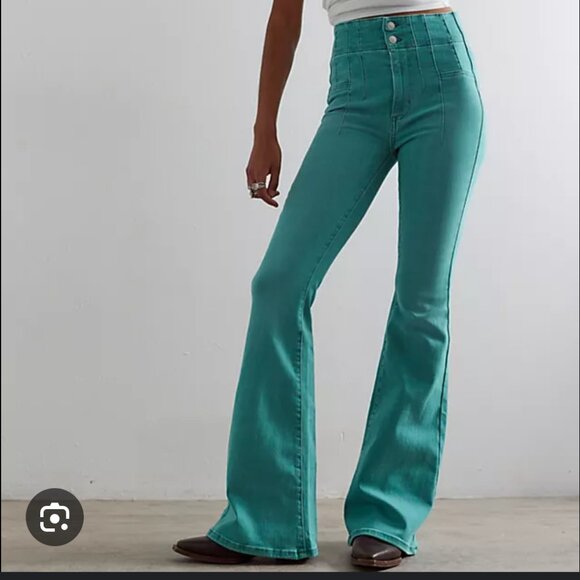 We The Free Women Jayde Flare Jeans Size 26S Button 30" Inseam - Picture 1 of 6